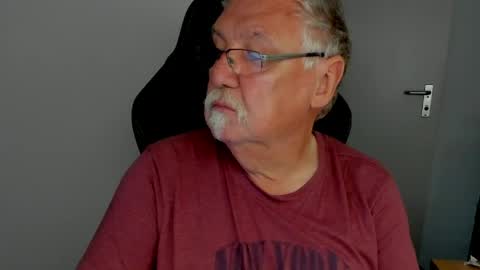 Snapshot of sharlots_pet chatting on 7, 5, 2026 sharlots_pet online show from 7, 5, 2026