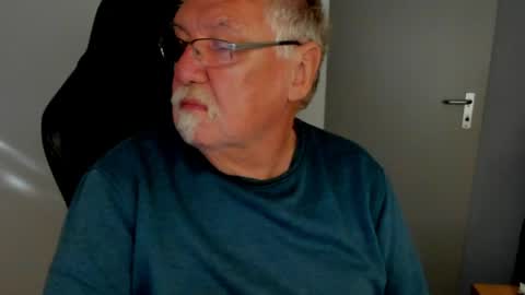 Snapshot of sharlots_pet chatting on 8, 5, 2026 sharlots_pet online show from 8, 5, 2026