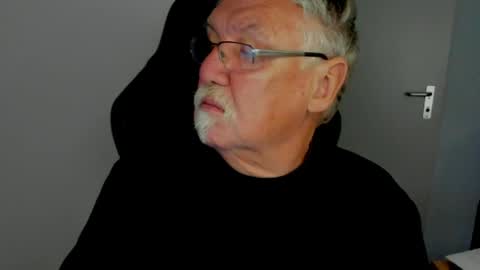 Snapshot of sharlots_pet chatting on 12, 5, 2026 sharlots_pet online show from 12, 5, 2026