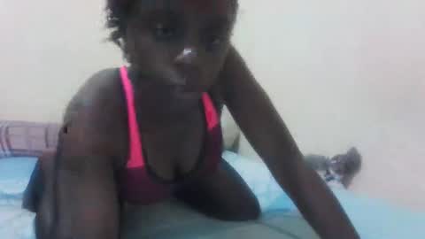 Snapshot of skinny_petite18 chatting on 12, 10, 2025 Munah online show from 12, 10, 2025
