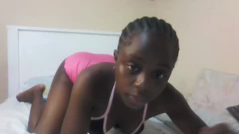 Snapshot of skinny_petite18 chatting on 10, 11, 2025 Munah online show from 10, 11, 2025