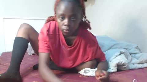 Snapshot of skinny_petite18 chatting on 14, 12, 2025 Munah online show from 14, 12, 2025