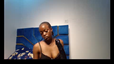 skinnyasssexyboobs online show from 18, 12, 2025