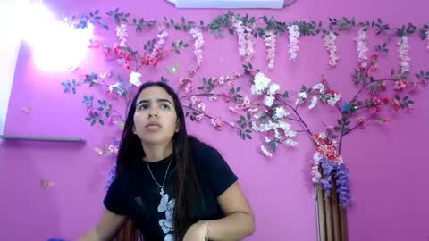 Snapshot of skinnysofia18 chatting on 15, 5, 2026 sofia online show from 15, 5, 2026