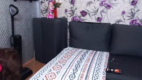 slutihmami online show from 14, 6, 2026