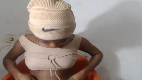smallsluty online show from 8, 6, 2026