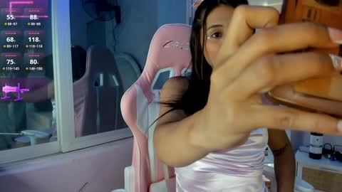 Snapshot of sofhia_turner chatting on 6, 2, 2025 sofhia_turner online show from 6, 2, 2025