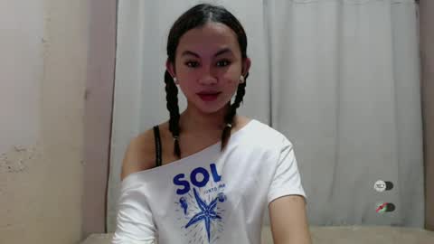 sofia_sweetheart18 online show from 14, 6, 2026