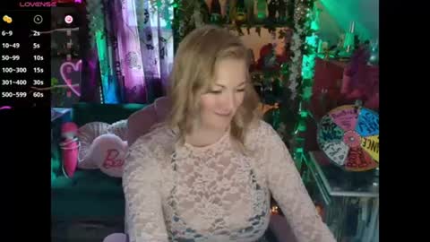 Snapshot of solesticia chatting on 17, 6, 2026 solesticia online show from 17, 6, 2026
