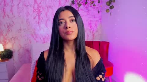 Snapshot of sophiiewilson chatting on 13, 5, 2026 Sophie Wilson online show from 13, 5, 2026