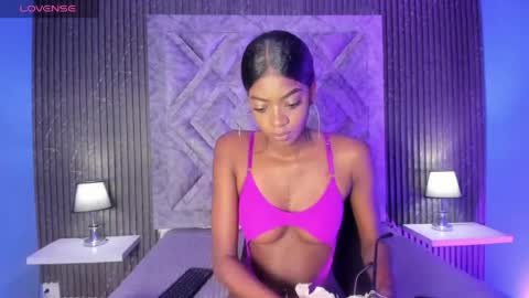 stefannyevans_ online show from 12, 5, 2026