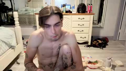 Snapshot of str8whiteboy21 chatting on 19, 5, 2026 str8whiteboy21 online show from 19, 5, 2026