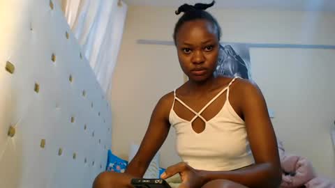 Snapshot of sugarlips_05 chatting on 15, 6, 2026 sugar online show from 15, 6, 2026