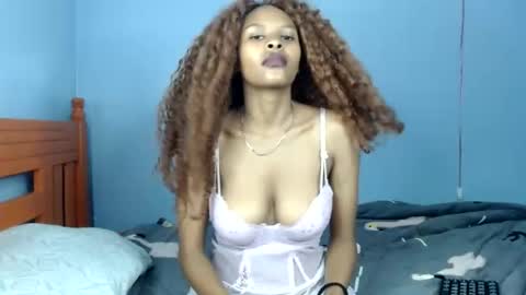 Snapshot of sweetly_diva chatting on 7, 6, 2026 Diva online show from 7, 6, 2026
