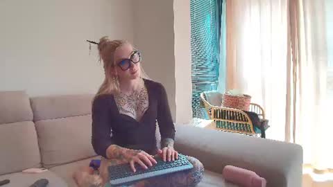 tattoobbgirl online show from 10, 6, 2026