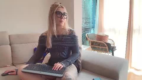 tattoobbgirl online show from 16, 6, 2026
