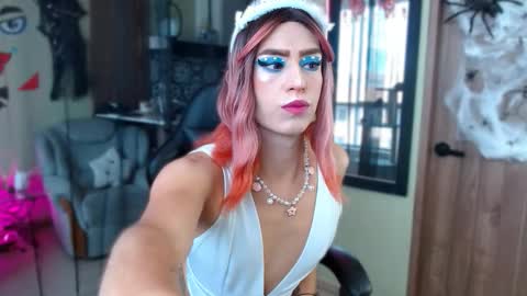 Snapshot of tevenwhiite chatting on 2, 11, 2025 teven online show from 2, 11, 2025