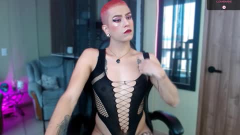 Snapshot of tevenwhiite chatting on 24, 11, 2025 teven online show from 24, 11, 2025