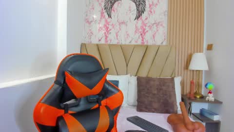 Snapshot of thais_kim chatting on 13, 7, 2026 Sweet Thais online show from 13, 7, 2026