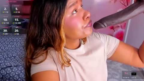 Snapshot of thais_waldrof chatting on 13, 6, 2026 Andreina online show from 13, 6, 2026