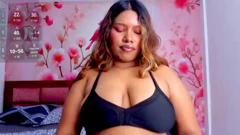 Snapshot of thais_waldrof chatting on 14, 6, 2026 Andreina online show from 14, 6, 2026
