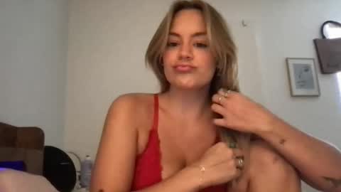 Snapshot of thecamilarhodes chatting on 12, 5, 2026 thecamilarhodes online show from 12, 5, 2026