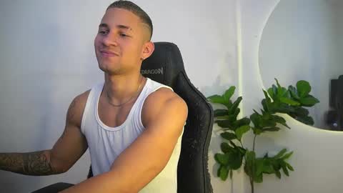 Snapshot of thin_tommy11 chatting on 13, 4, 2026 thin_tommy11 online show from 13, 4, 2026