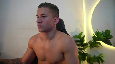 Snapshot of thin_tommy11 chatting on 24, 4, 2026 thin_tommy11 online show from 24, 4, 2026