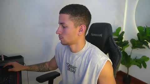 Snapshot of thin_tommy11 chatting on 18, 5, 2026 thin_tommy11 online show from 18, 5, 2026