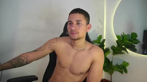 Snapshot of thin_tommy11 chatting on 21, 5, 2026 thin_tommy11 online show from 21, 5, 2026