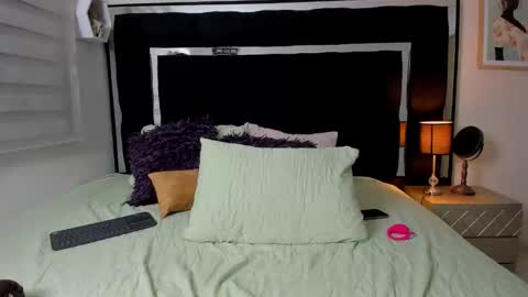 Snapshot of thriana_moon chatting on 15, 5, 2026 thriana online show from 15, 5, 2026
