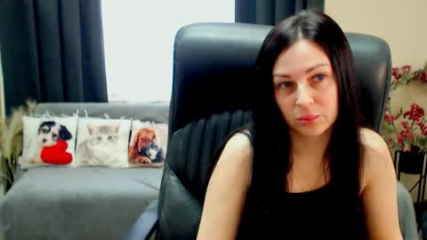 Snapshot of timeparadice chatting on 8, 5, 2026 Luisa online show from 8, 5, 2026
