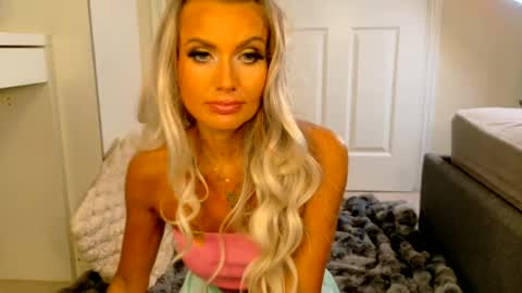 Snapshot of tinkerbell822 chatting on 15, 6, 2026 tinkerbell822 online show from 15, 6, 2026