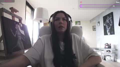 stage Kylie Sinner  brand CLITBAIT online show from 20, 6, 2026