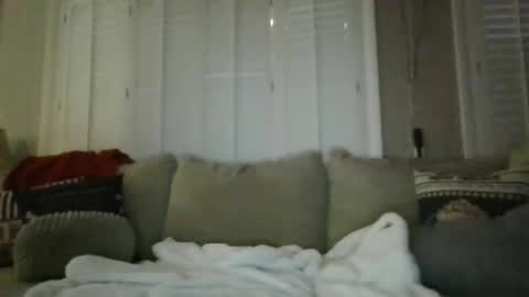 Snapshot of tonitones chatting on 11, 4, 2026 Honeys Snow Bunny online show from 11, 4, 2026