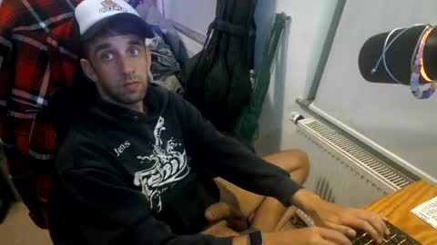 toohugeandstonedxoxo online show from 13, 6, 2026