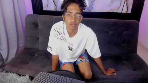 Snapshot of triiangel_latinboy chatting on 25, 5, 2026 Johan online show from 25, 5, 2026