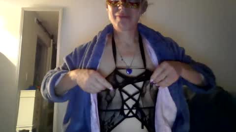twoboobsonepenis online show from 11, 6, 2026
