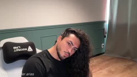 tylerarias online show from 20, 6, 2026