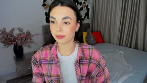 Snapshot of unforgettablestarfall chatting on 2, 2, 2025 Patricia online show from 2, 2, 2025