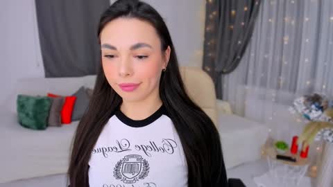 Snapshot of unforgettablestarfall chatting on 3, 2, 2025 Patricia online show from 3, 2, 2025