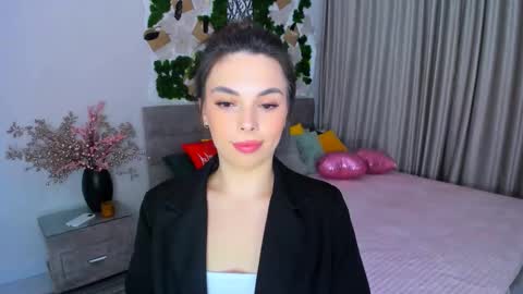 Snapshot of unforgettablestarfall chatting on 8, 3, 2025 Patricia online show from 8, 3, 2025