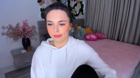 Snapshot of unforgettablestarfall chatting on 9, 3, 2025 Patricia online show from 9, 3, 2025