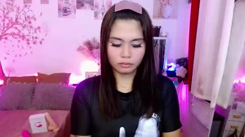 HelloIm  Girly online show from 19, 5, 2026