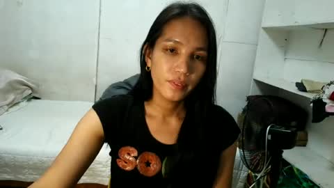 queen julia not into CHEAPGUY online show from 19, 6, 2026