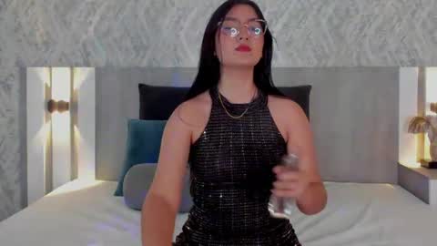 Vaalentina Lux online show from 4, 6, 2026