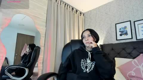 Snapshot of valentina__desire chatting on 7, 5, 2026 Valen online show from 7, 5, 2026