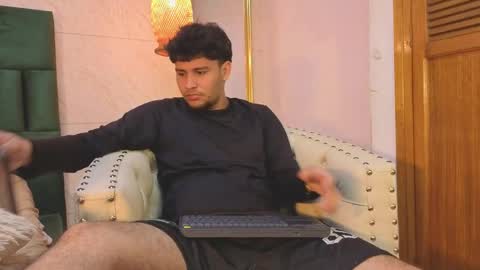 Snapshot of valetino_stonee chatting on 15, 5, 2026 Valentino online show from 15, 5, 2026