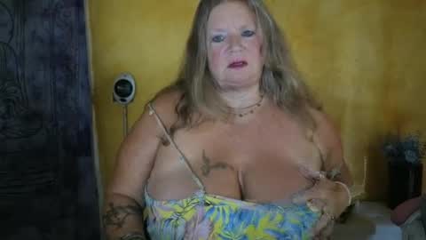 vampwoman online show from 14, 6, 2026