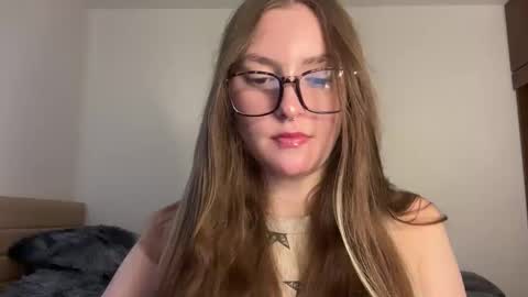 Snapshot of velvet__moon chatting on 4, 5, 2026 Sophi online show from 4, 5, 2026